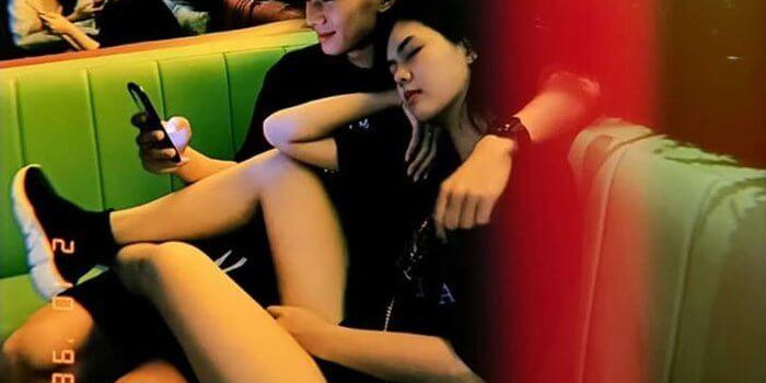 Ảnh nóng: Hot boy U21 Việt Nam quấn chặt người mẫu Ngọc Trinh