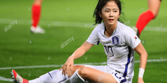 Cầu thủ tuyển nữ Hàn Quốc được khen ngợi xin đẹp hơn cả Hoàng Thị Loan là ai?