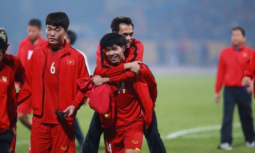 Fan Việt: ‘Dùng cầu thủ nhập tịch không có huyết quản Lạc Hồng, ĐT Việt Nam vô địch World Cup cũng chẳng để làm gì’