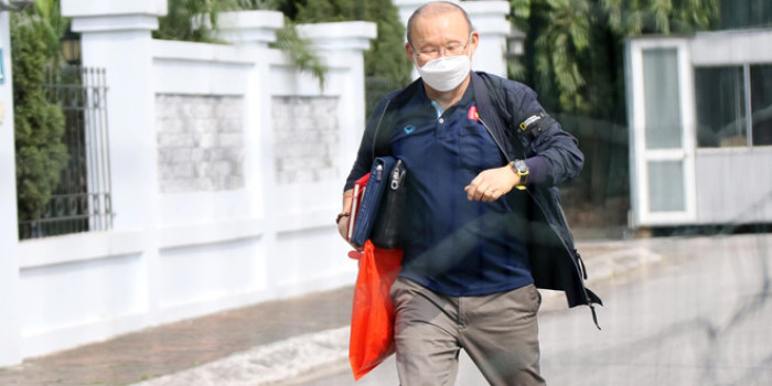 Quyết định của FIFA khiến Việt Nam gặp khó, Thầy Park:”Trong nguy có cơ, phải thích nghi chứ đừng than vãn’