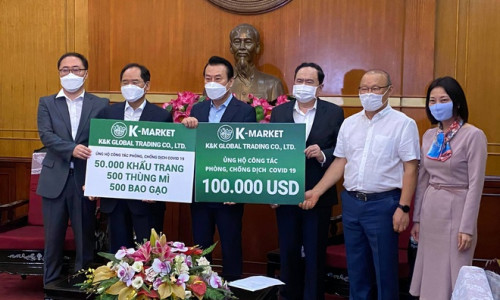 HOT: HLV Park Hang Seo lại cùng anh em Hàn Quốc ủng hộ Việt Nam 10.0000 USD chống dịch